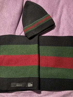Gucci Black Knit Beanie and Scarf Set with Green and Red Stripes